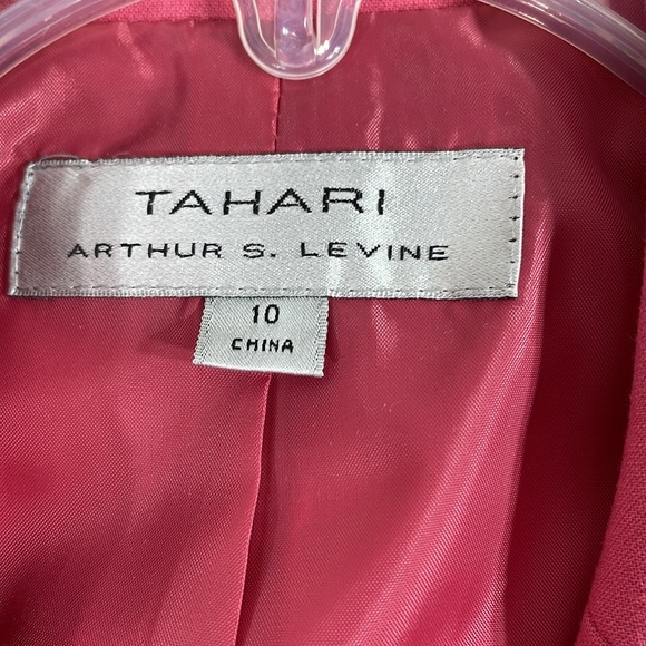 Tahari Blazer embellished with gold toggle fasteners for a sophisticated look - Picture 4 of 5